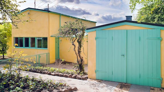 Edvard Heibergs eget hus og carport indkørsel
