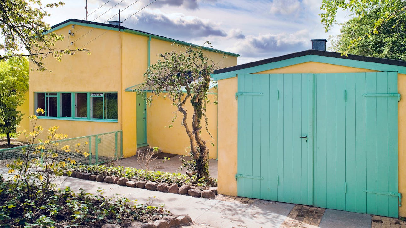 Edvard Heibergs eget hus og carport indkørsel