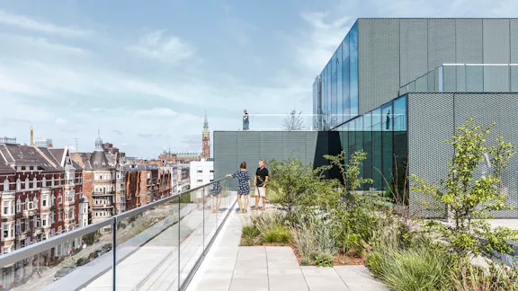 Beboelseslejlighederne i BLOX har både private og fælles terrasser med udsigt over byen.