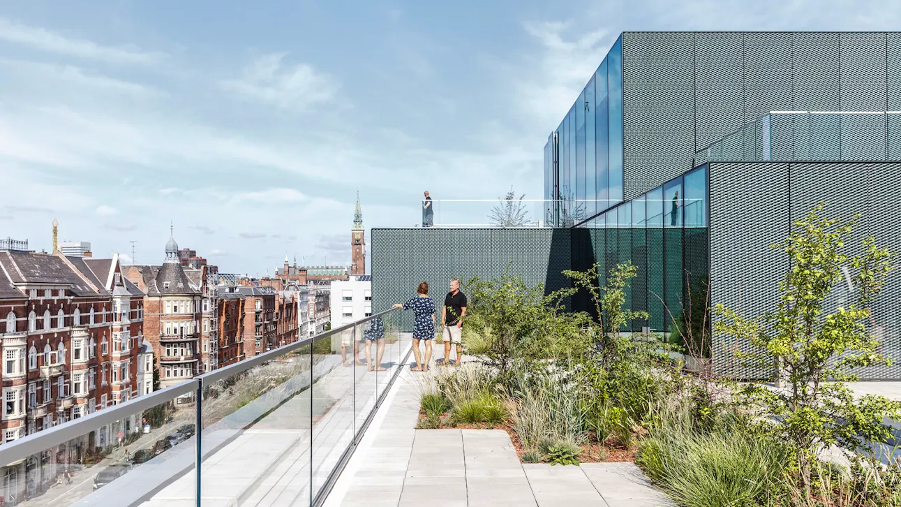 Beboelseslejlighederne i BLOX har både private og fælles terrasser med udsigt over byen.