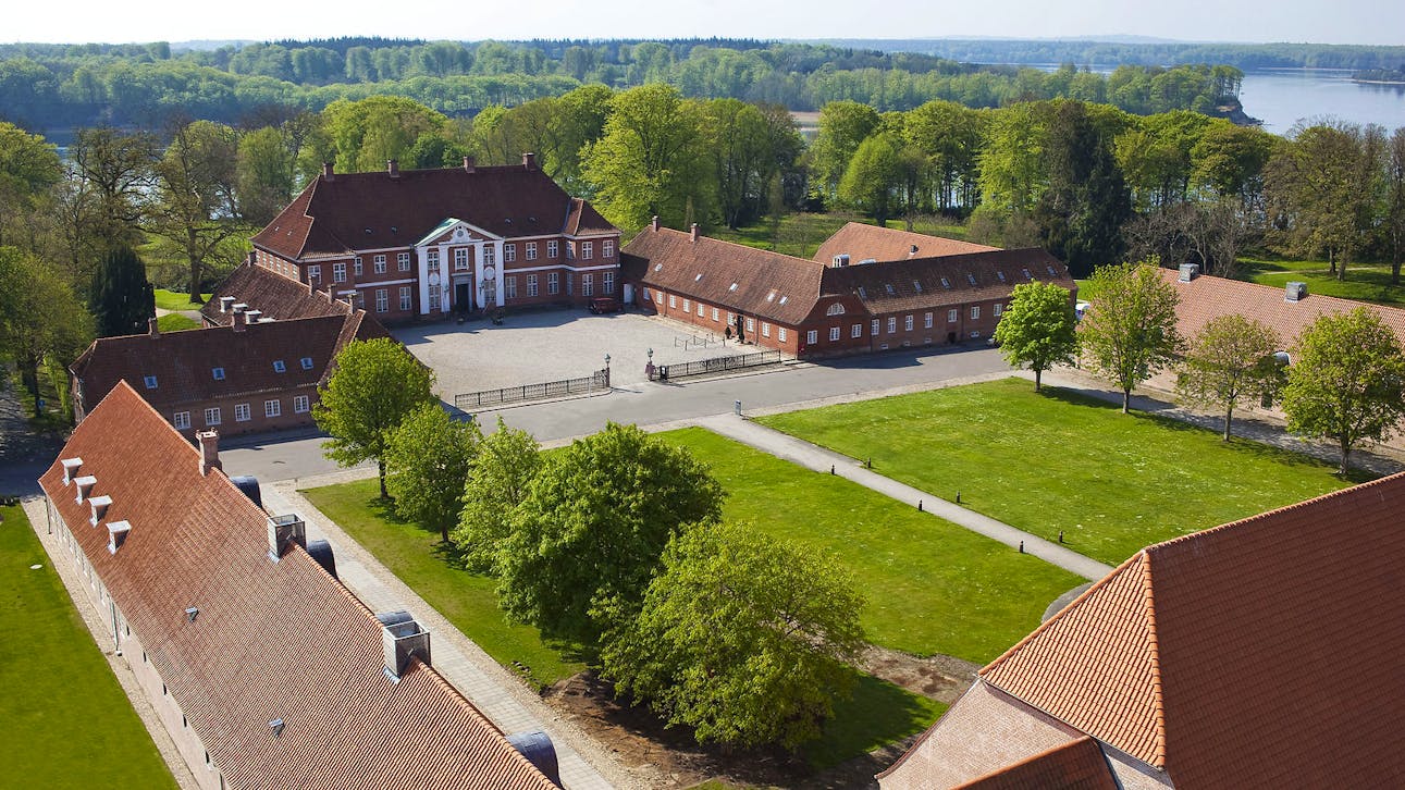 Hindsgavl Slot set fra oven.