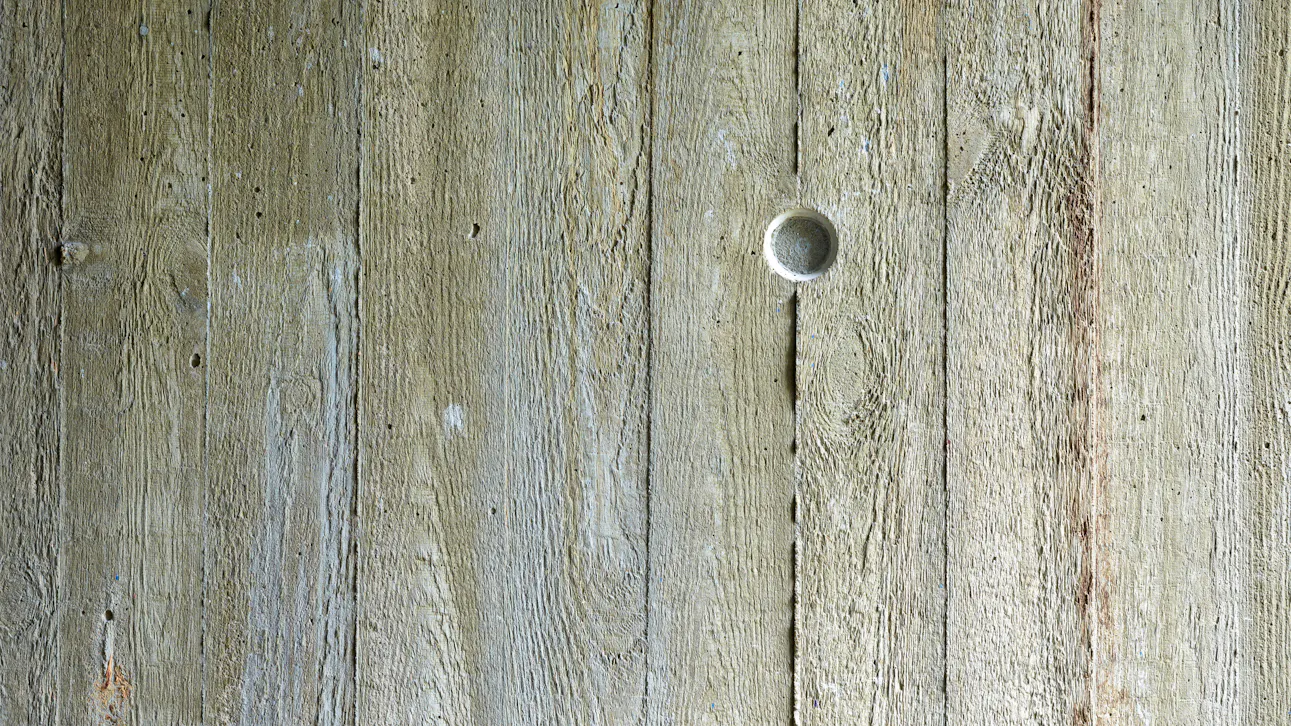 Detalje af betonvæggen i Knud Friis eget hus. 