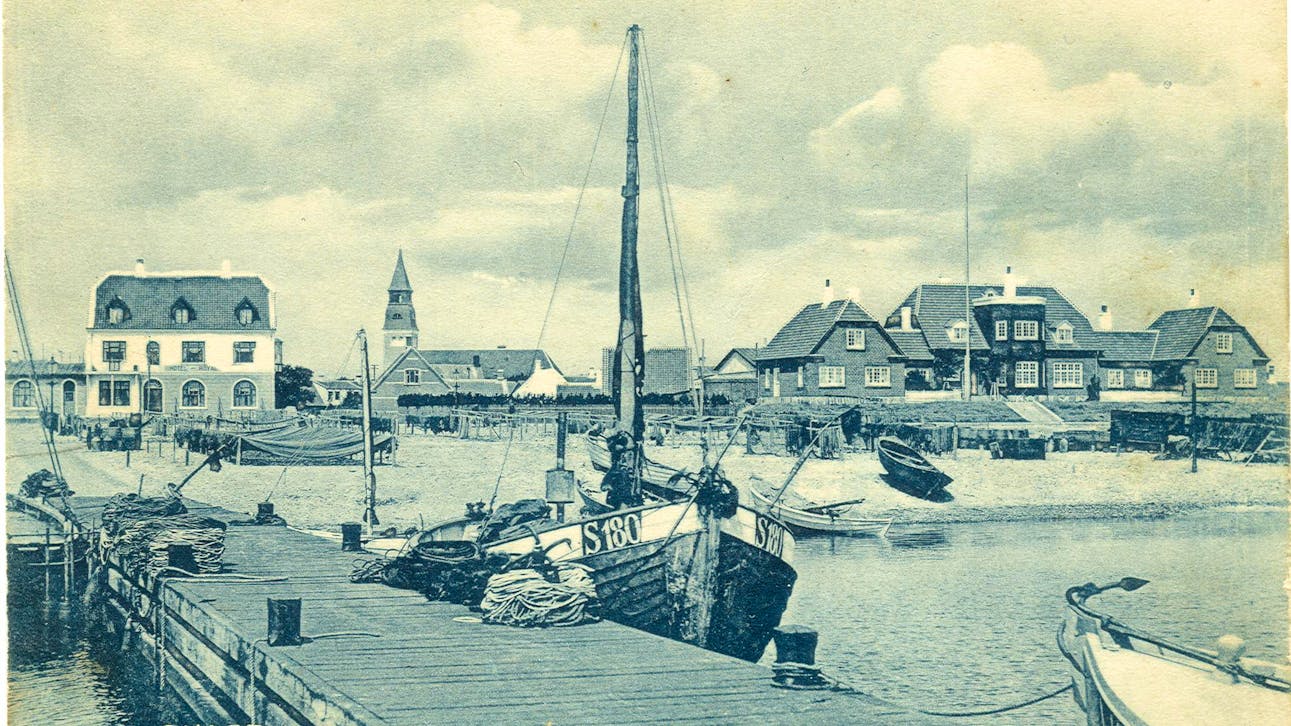 Historisk foto af Havnemesterboligen i Skagen set fra havnen.