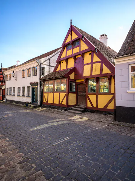 Efter restaureringen er huset sikret for fremtiden og igen en perle i rækken af de fine historiske huse i Ærøskøbing.