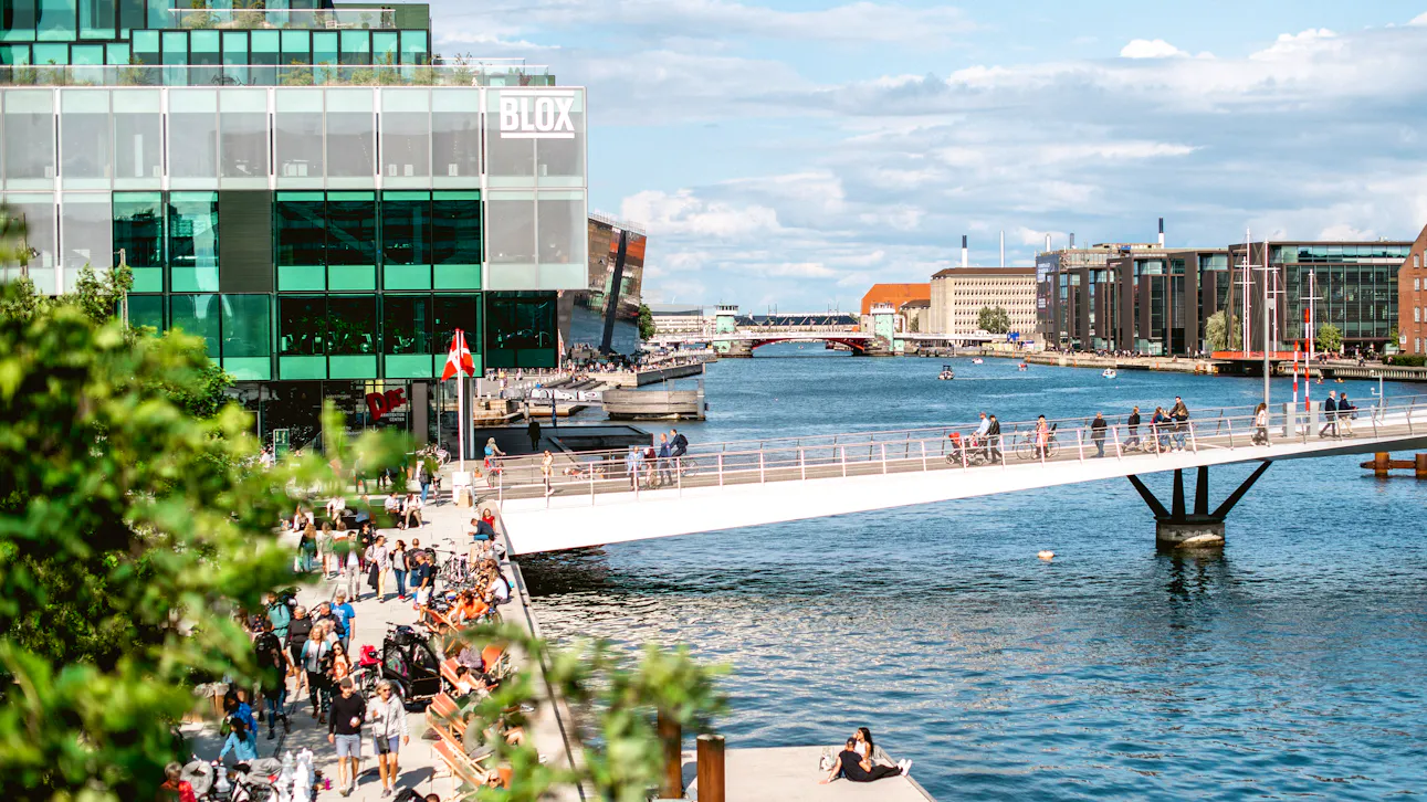 BLOX set fra havnen med Lille Langebro til højre.
