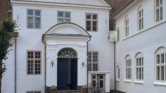 Friedenreichs Palæ i Viborg indgangspartiet i gården