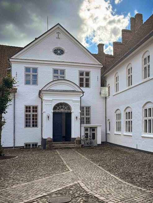 Friedenreichs Palæ i Viborg indgangspartiet i gården