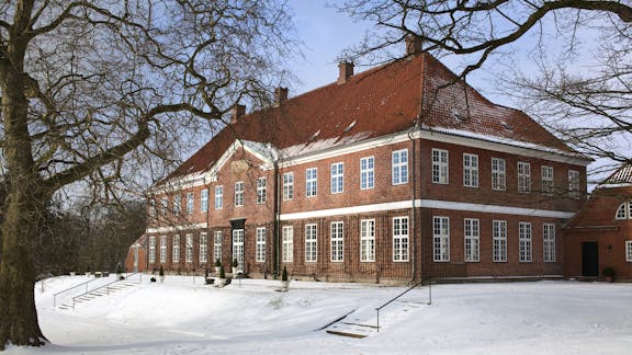 Slottet i vinterklæder.