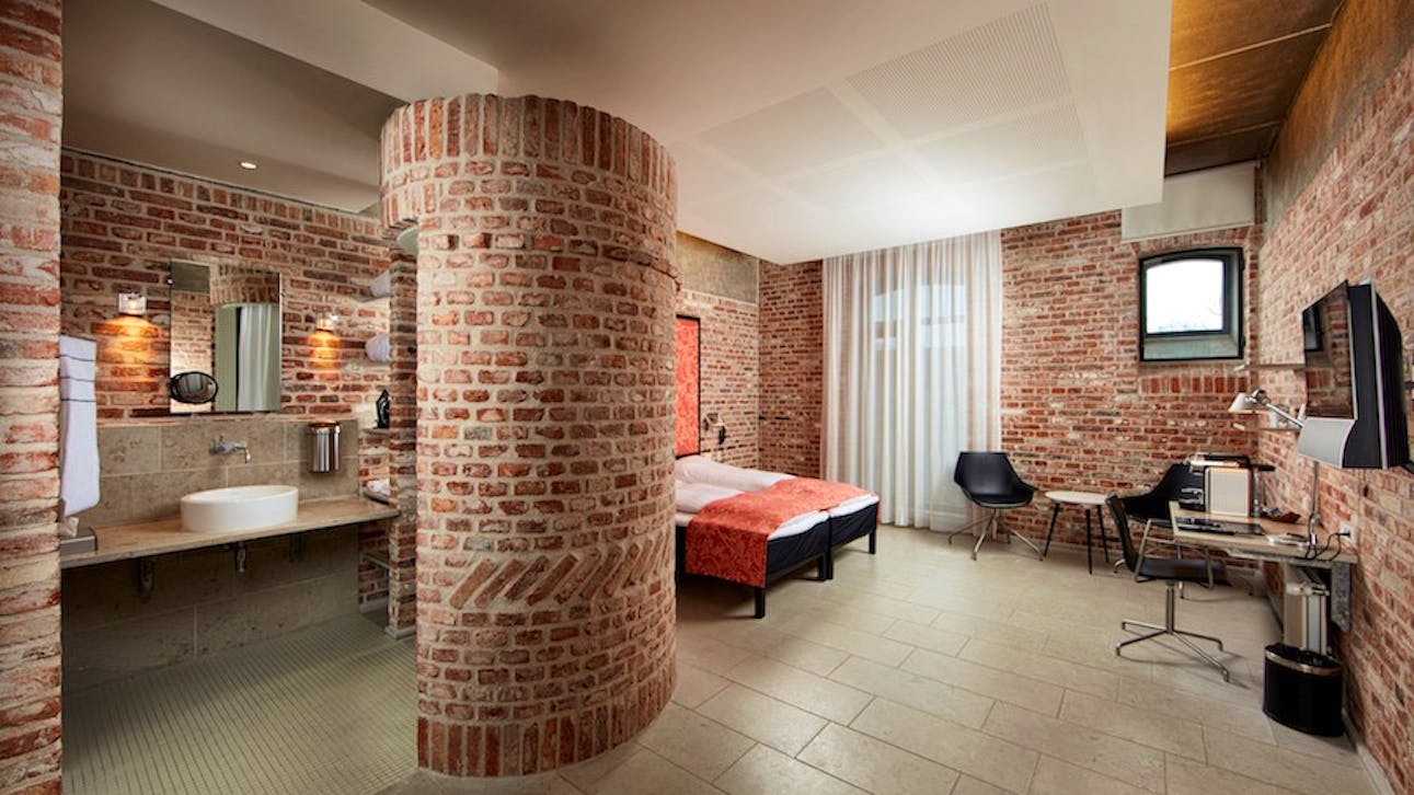 Værelse i den tidligere kostald på Hindsgavl Slot.