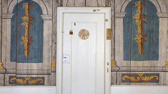 Et af førstesalens rum med et bevaret og genskabt arkademotiv. Dette var blot ét af rummets mange udseender.