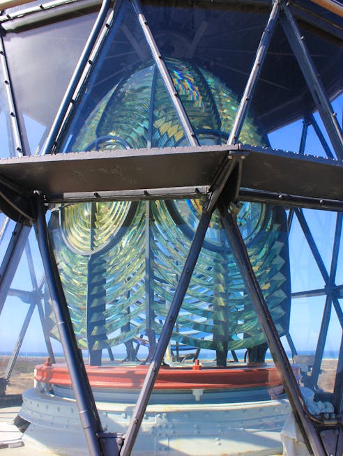 Lanterne med diagonale kobbersprosser i Skagen Grå Fyr. Fyret blev elektrificeret i 1948.