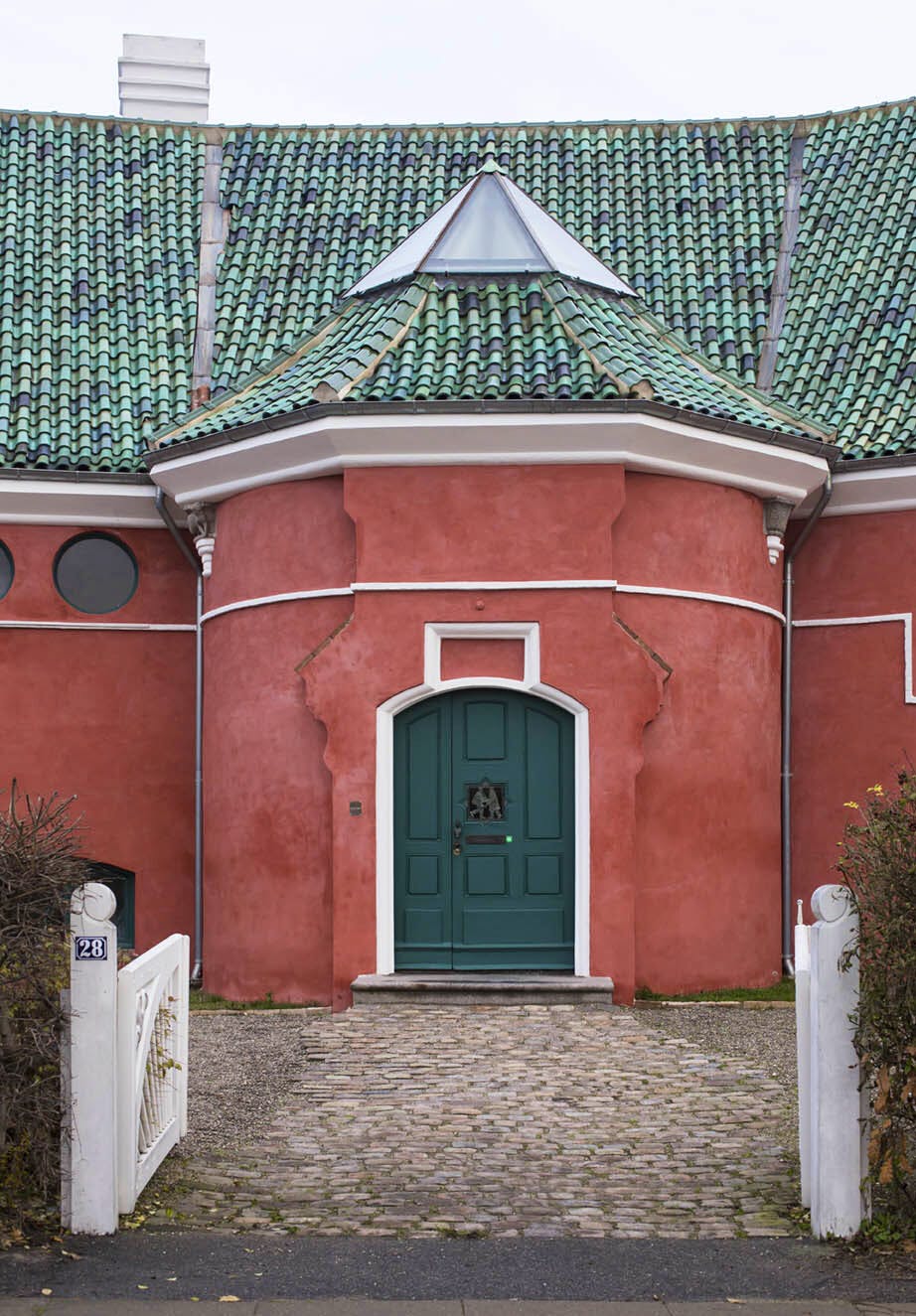 J.F. Willumsens ateliervilla med karakteristisk grønt tegltag og grøn hoveddør.