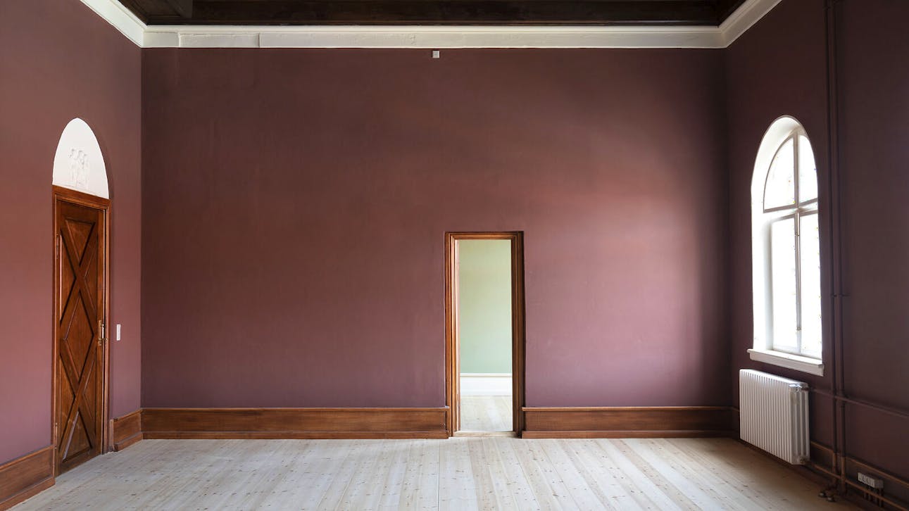 Hele huset er malet i historicistiske farver.