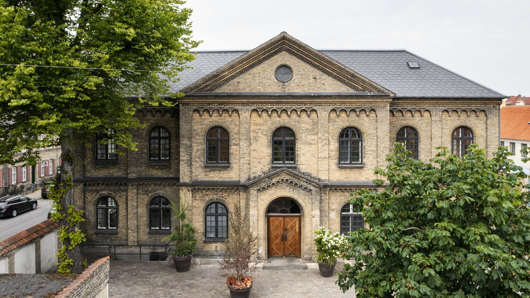 Søetatens Pigeskole - historicisme og håndværk par excellence