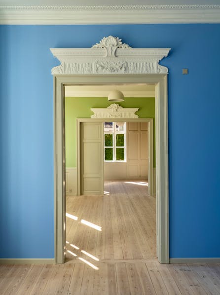 Kig gennem stuerne i Riises Landsted.