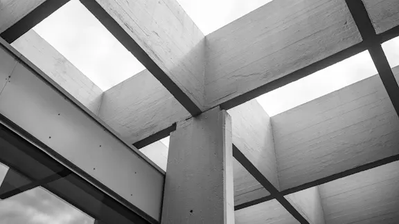 Udsnit af Glasalstrups betongitter set nedefra.
