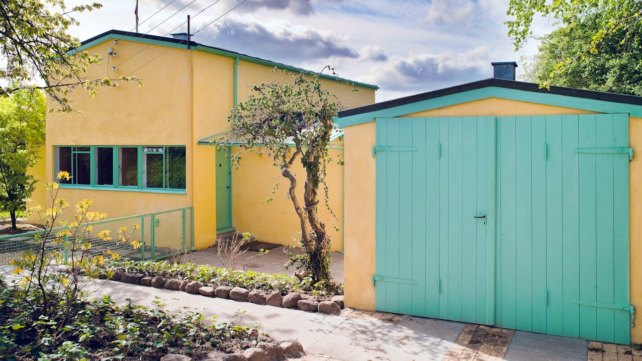 Edvard Heibergs eget hus og carport indkørsel